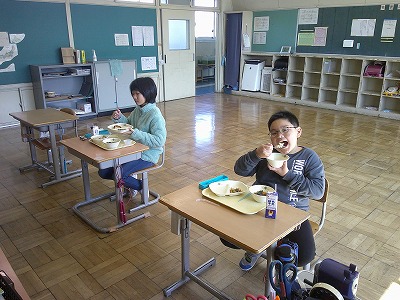 ３組給食