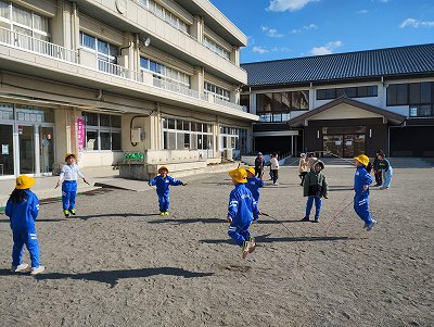 １年縄跳び休み時間１