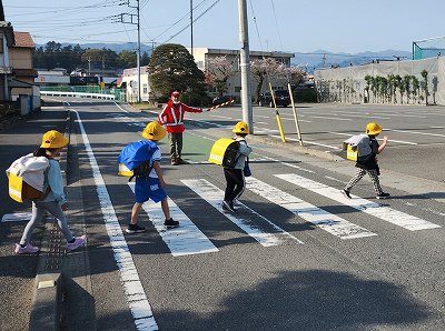 朝の旗振り